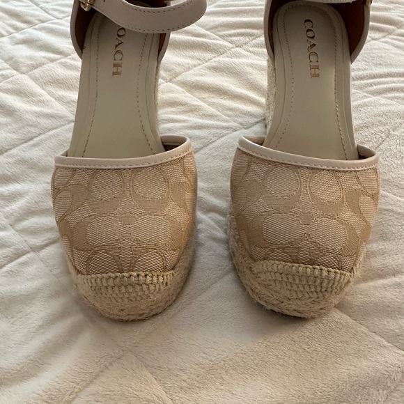 Authentique Coach Wedge - Picture 5 of 6